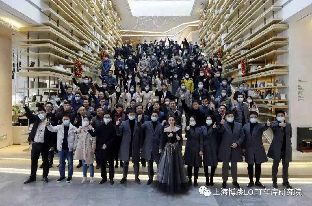 延边朝鲜族全国一百多人在华侨城汉口道6号参观研讨LOFT专利车库技术！
